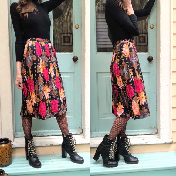 Designer vintage silk skirt - Picture 7 of 8